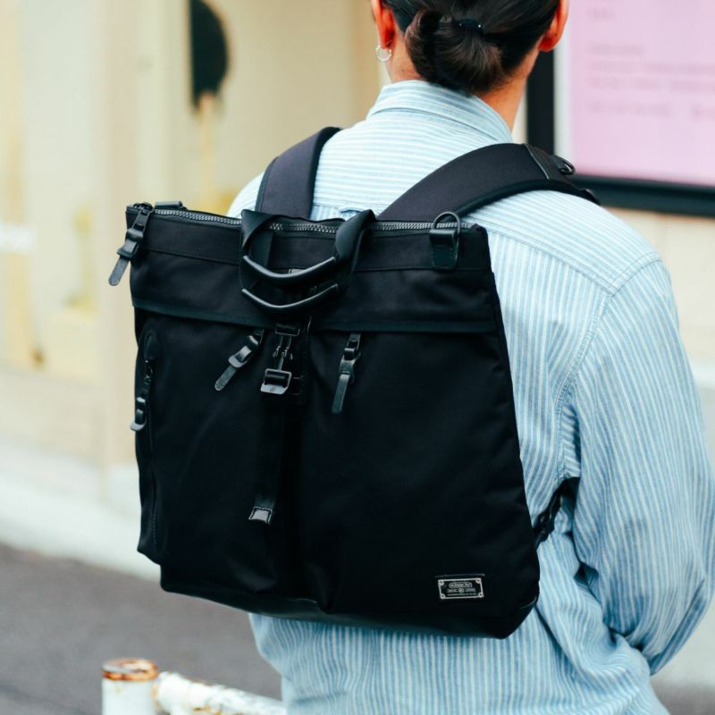 ヘルメットバッグは2WAY・3WAYで使いやすい